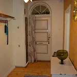 Apartment Colorful 76 M2 Centre With Free Parking