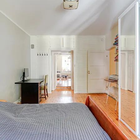 Apartment Colorful 76 M2 Centre With Free Parking