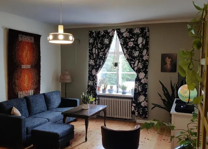 Апартаменты Colorful 76 M2 Centre With Free Parking