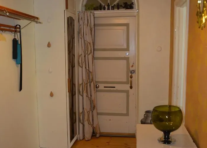 Апартаменты Colorful 76 M2 Centre With Free Parking