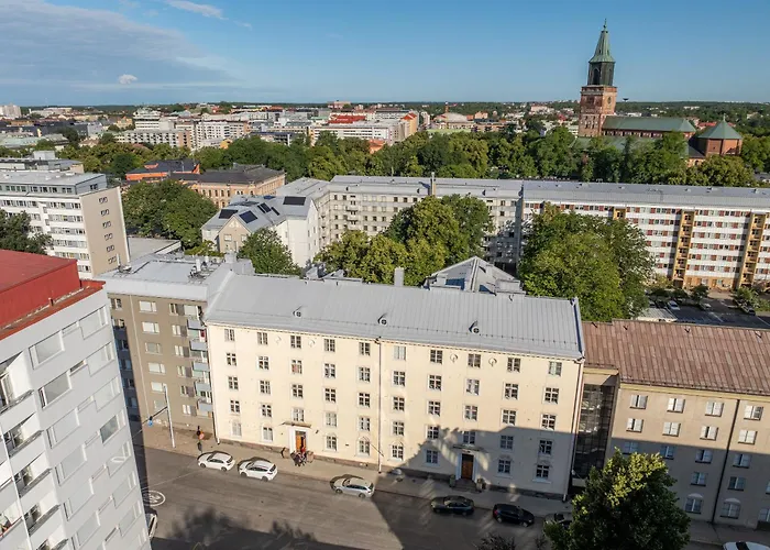 Апартаменты Colorful 76 M2 Centre With Free Parking