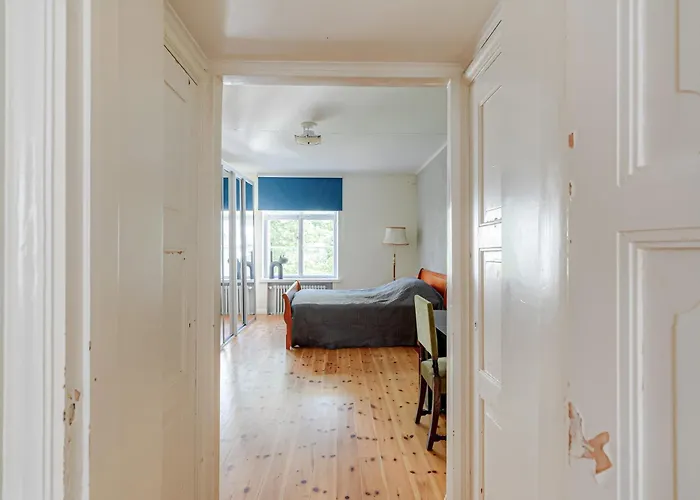 Апартаменты Colorful 76 M2 Centre With Free Parking