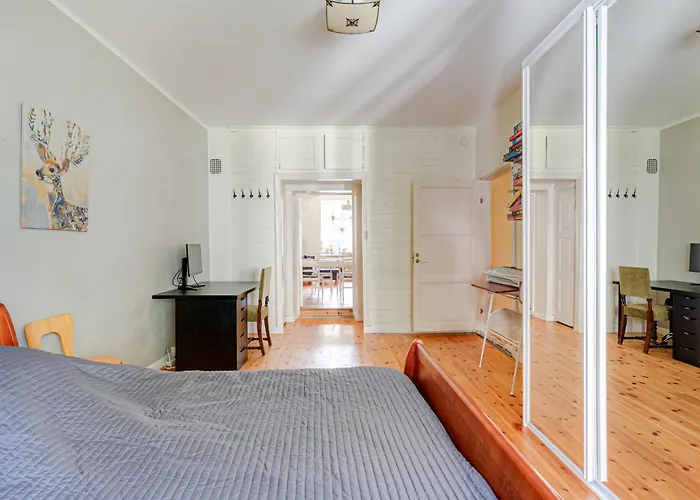 Апартаменты Colorful 76 M2 Centre With Free Parking